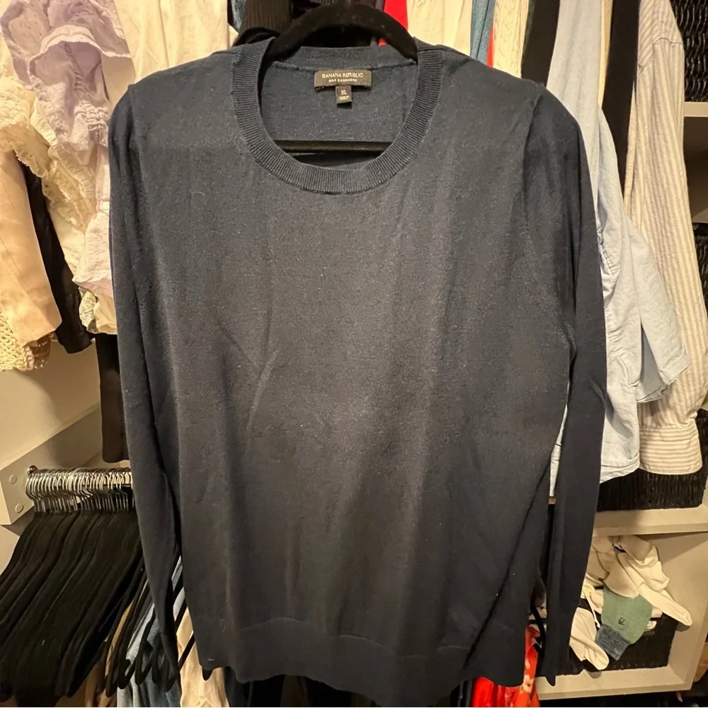 Banana Republic Women’s SILK CASHMERE CREW-NECK SWEATER - Picture 2 of 8